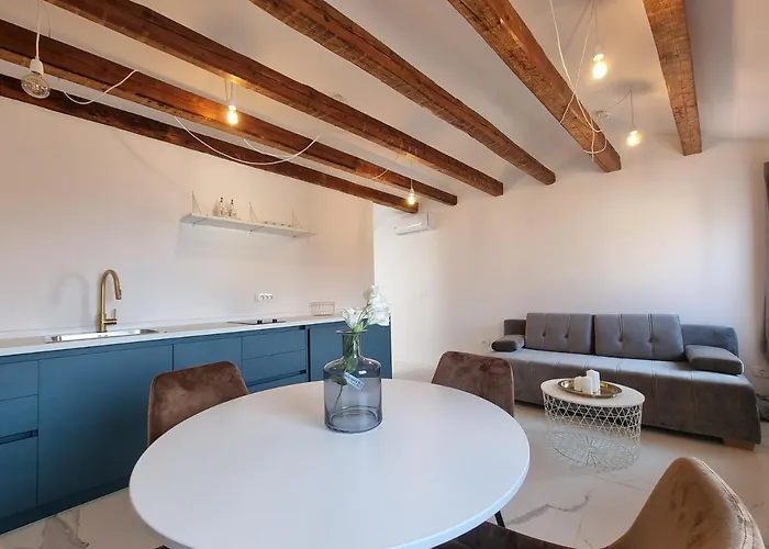 AS Deluxe Apartments